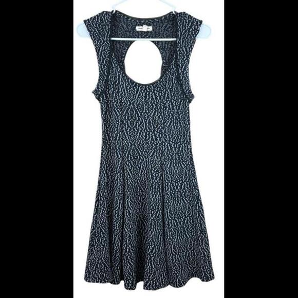 Silence + Noise S Skater Dress Black Smocked Stretch Sleeveless Keyhole‎ Back - Picture 1 of 4